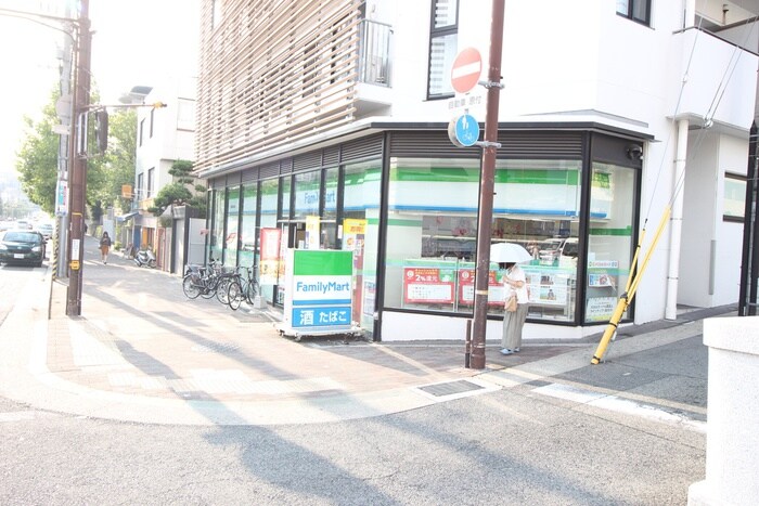 ファミリーマート(コンビニ)まで250m Ｌｓステュ－ディオ岡本