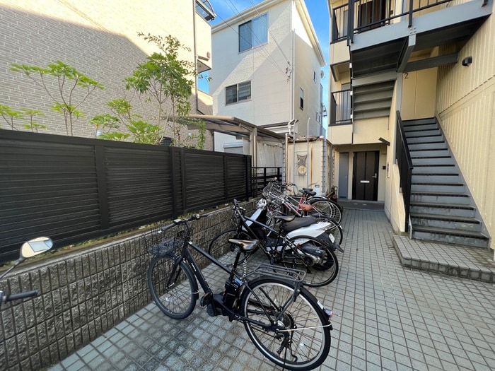 駐輪場 ハイツ　サンロ－ラン