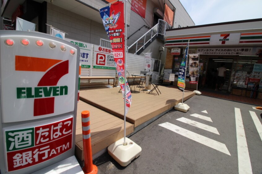 セブンイレブン　関大前店(コンビニ)まで220m フェラ三番館