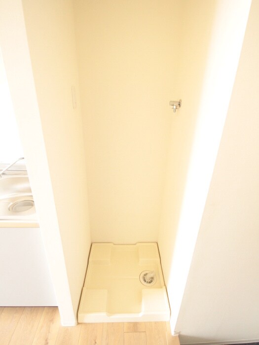 洗濯機置場 ペ－スネ－ジュ足代北