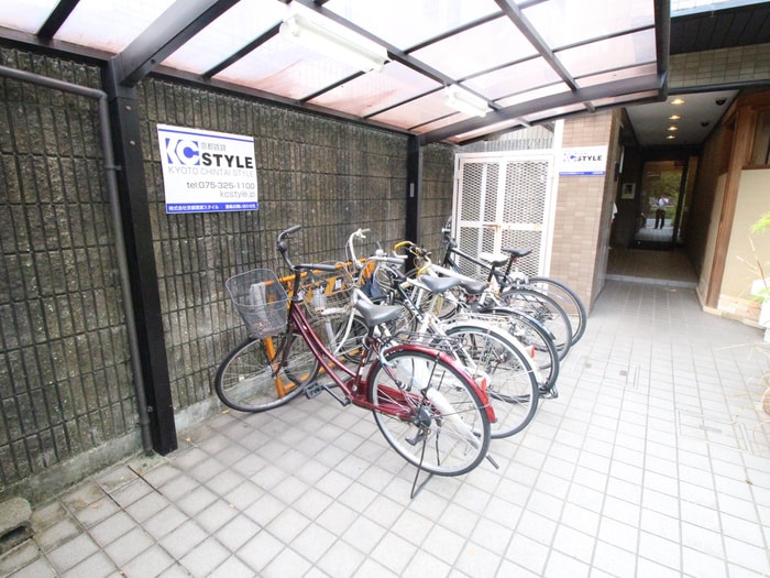 駐輪場 富士ラビット烏丸一条館