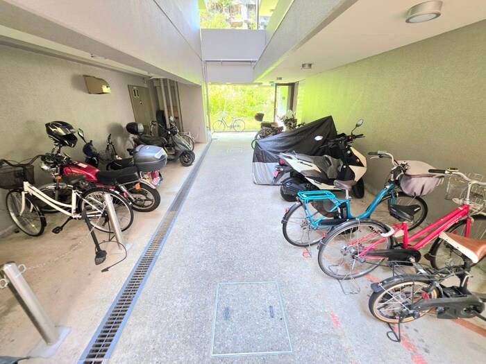 駐輪場 日宝アドニス塩屋