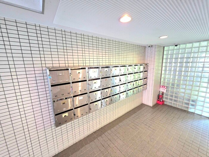 エントランス部分 日宝アドニス塩屋