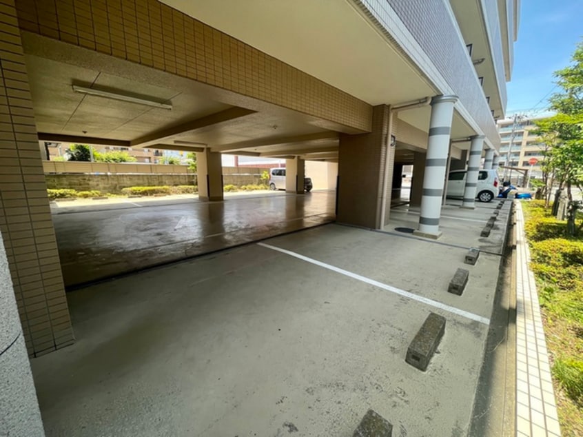 駐車場 プレステージ岡本