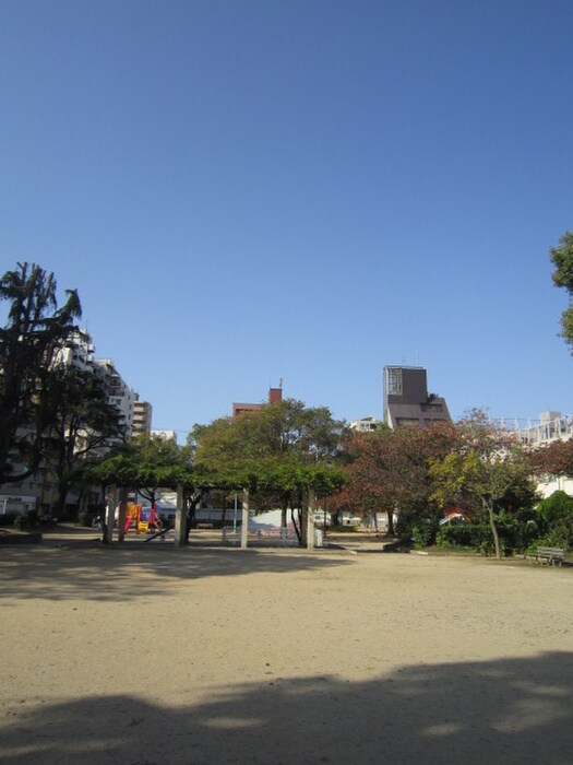 阿弥陀池公園(公園)まで68m 北堀江かがせ
