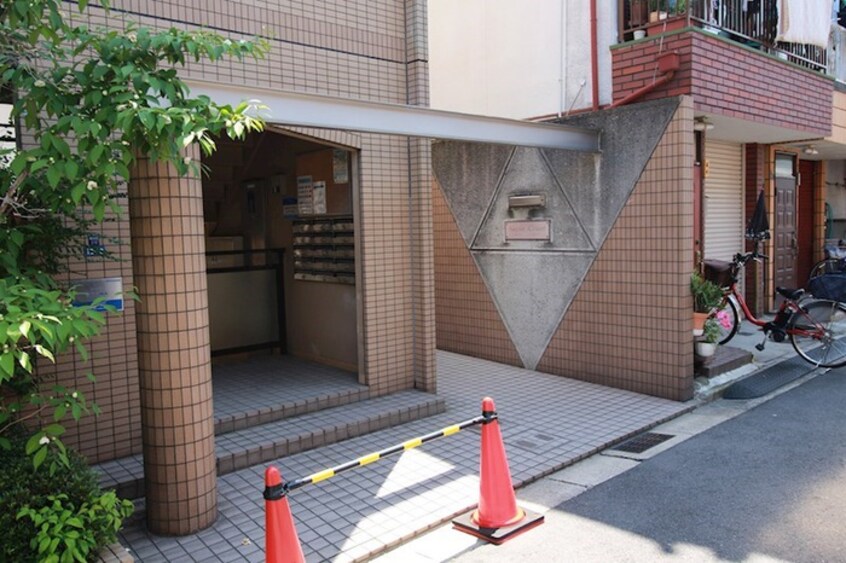 エントランス部分 セピアコ－ト