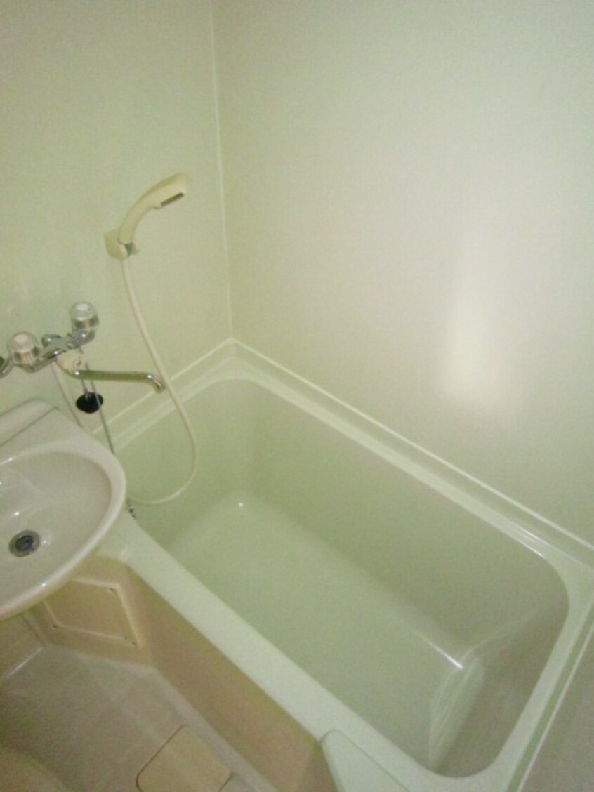 バス／シャワールーム等 ハイツしらゆり