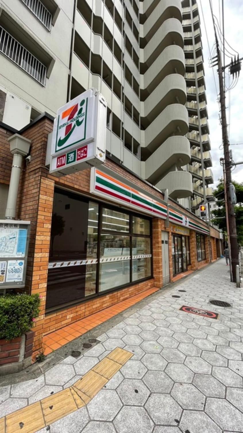 セブンイレブン(コンビニ)まで30m ﾗｲﾌﾌｨｰﾙﾄﾞなにわ本町RUELLE