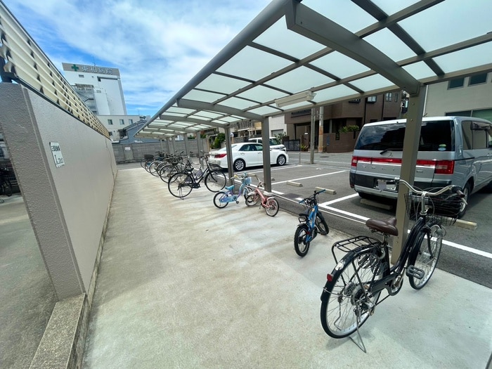 駐輪場 オレンジフラット
