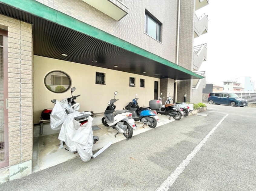 バイク置き場 レシデンシア巨椋