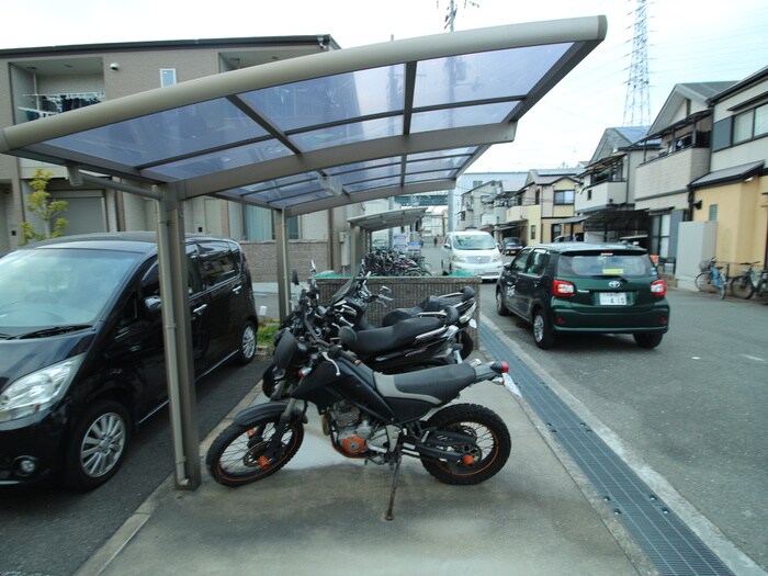 バイク置き場 アムールLuster