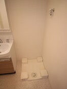 洗濯機置場 ﾌﾟﾚｻﾝｽ新大阪ｻﾞ･ﾃﾞｲｽﾞ(1001)