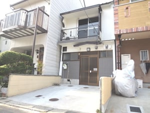 吉川様醍醐僧尊坊町1-70貸家