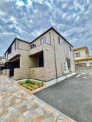 Ｍａｎｏｎｄ・Ｊｏｕｌｅの外観