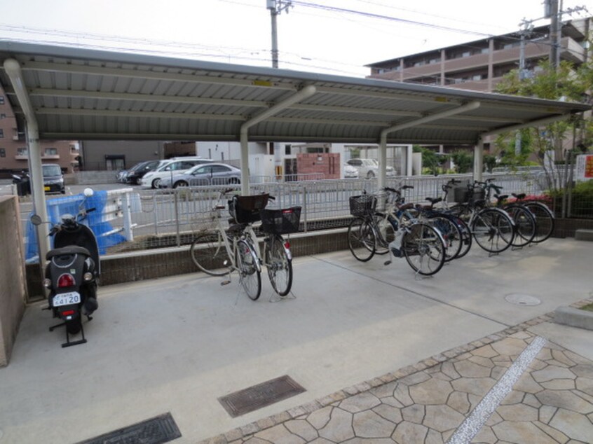 駐輪場 ストラ－ダ