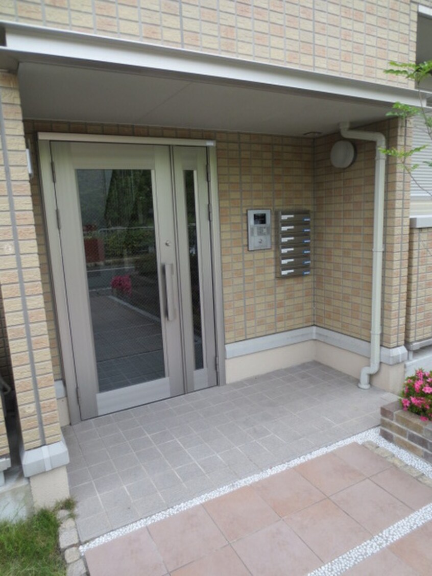 エントランス部分 ストラ－ダ