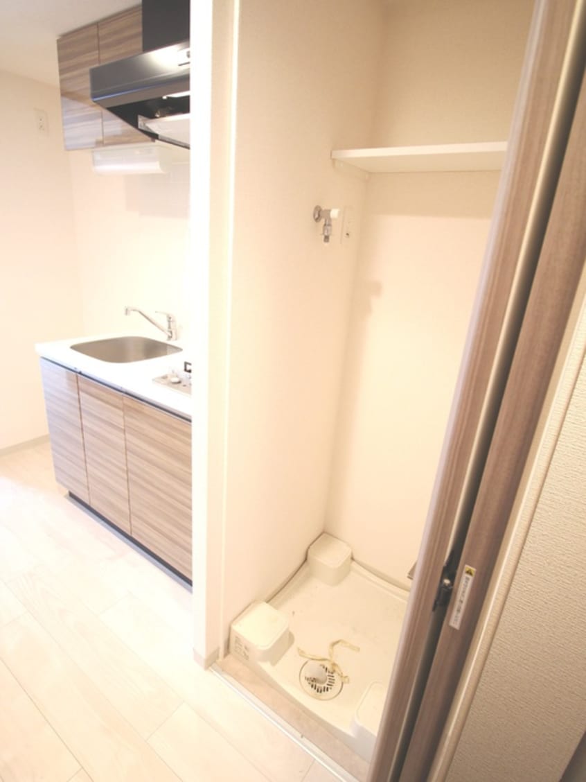 洗濯機置場 ﾌﾟﾚｻﾝｽ新大阪ｺｱｼﾃｨ（802）