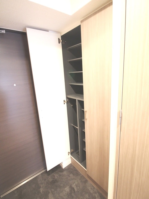 靴箱 ﾌﾟﾚｻﾝｽ新大阪ｺｱｼﾃｨ（802）