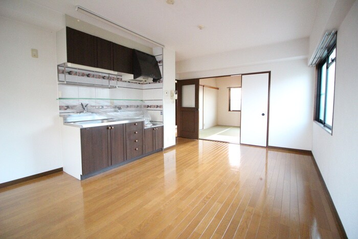 居室 ハイネス岡本