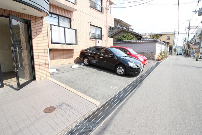 駐輪場 ハイネス岡本