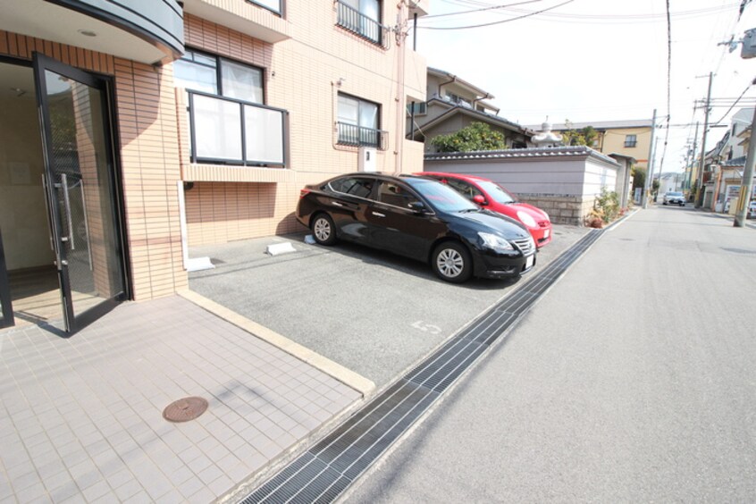 駐輪場 ハイネス岡本