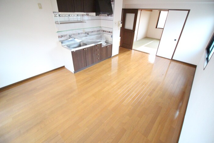 居室 ハイネス岡本