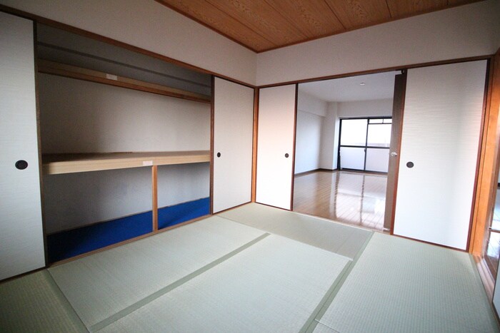 居室 ハイネス岡本