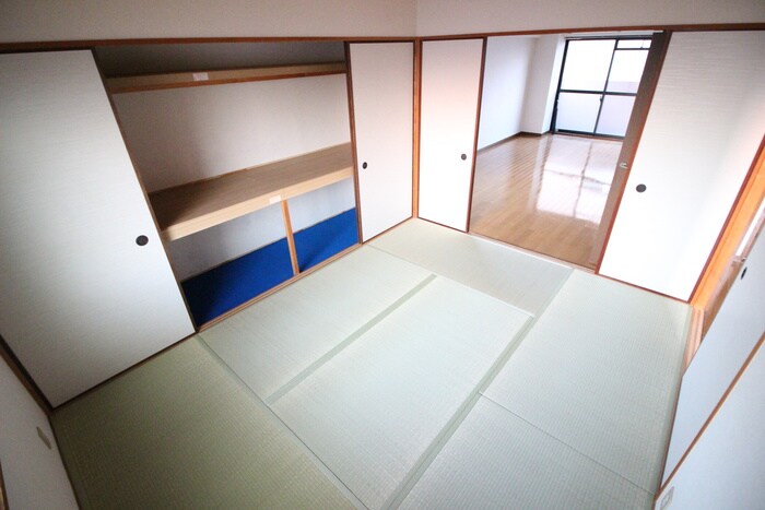 居室 ハイネス岡本