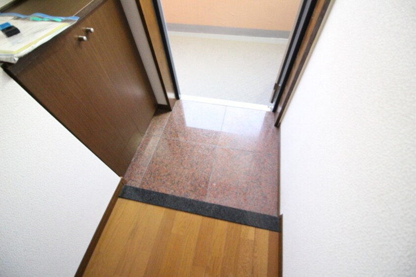 玄関 ハイネス岡本