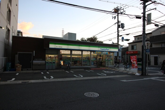 ファミリーマート隅の公園駅西店(コンビニ)まで230m エス・エーデルメタレ