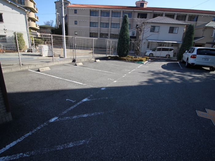 駐車場 メイプルコ－ト宝塚