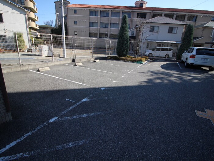 駐車場 メイプルコ－ト宝塚