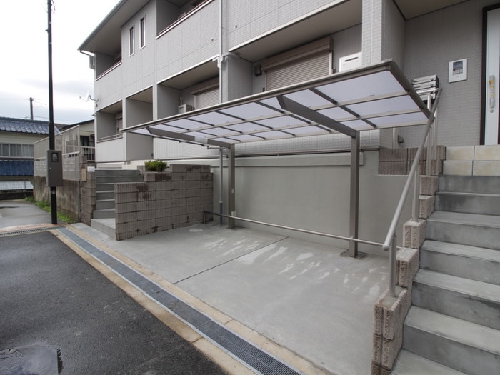 駐輪場 アルヴィータ