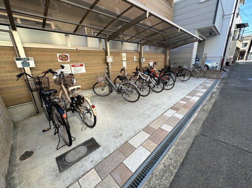 駐輪場 クリエオーレ舎利寺