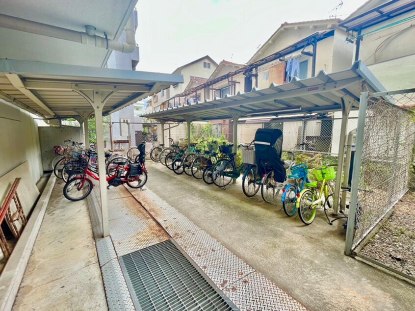 駐輪場 EAST　NAGARE