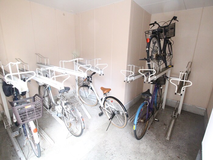 駐輪場 アルシェ江坂