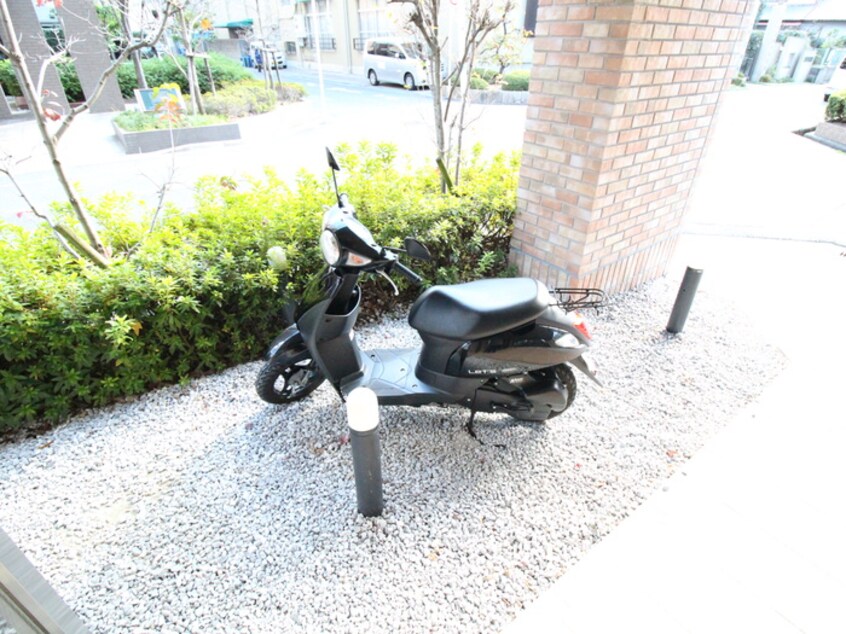 バイク置き場 アルシェ江坂
