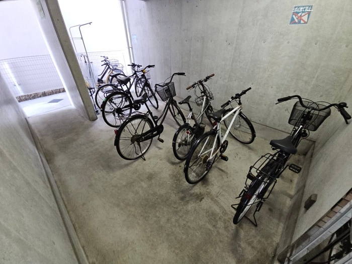 駐輪場 セシリア野崎