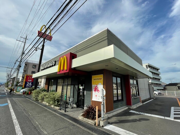 マクドナルド　山城田辺店(ファストフード)まで689m プレアール興戸