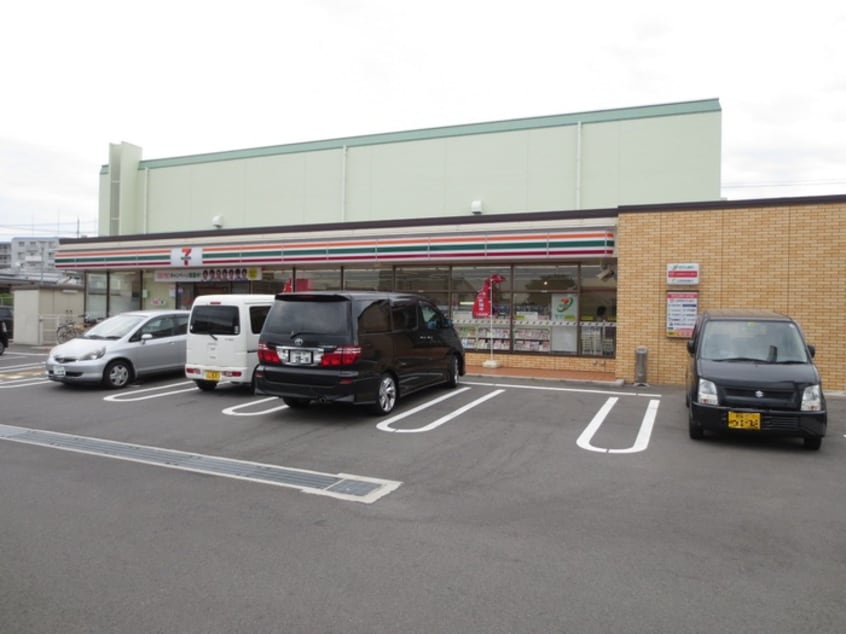 セブンイレブン(コンビニ)まで400m フジパレスフォ－ゲルⅤ番館