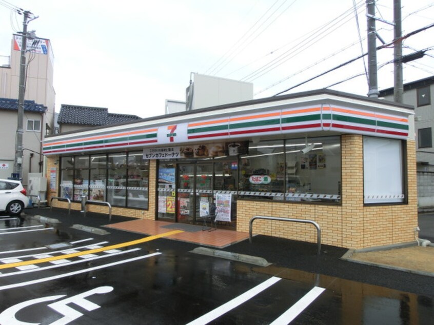 セブンイレブン八尾萱振町3丁目店(コンビニ)まで210m ハイツホロン