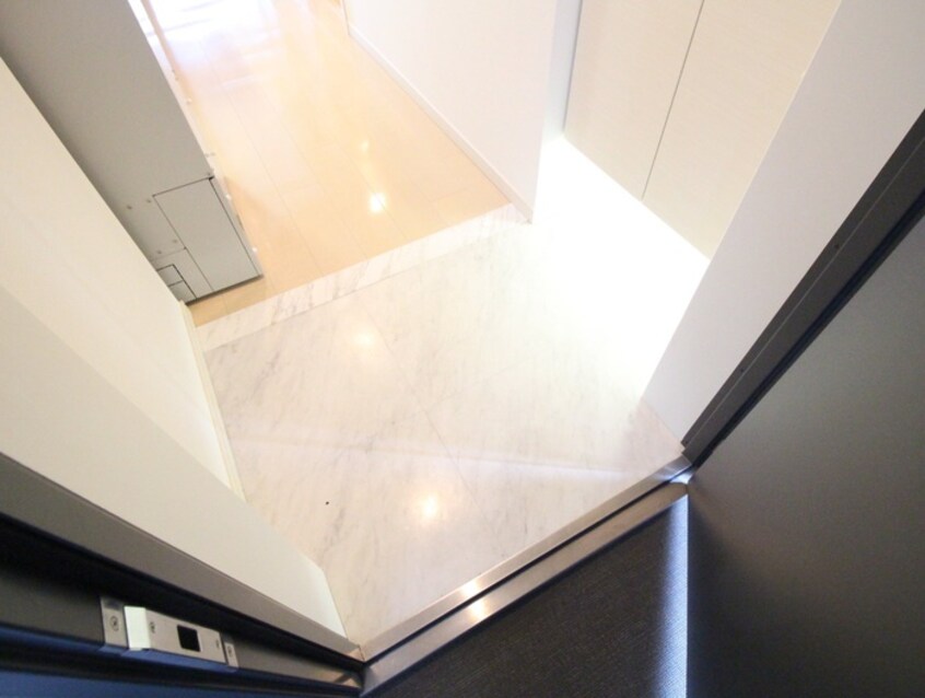 玄関 ｱﾄﾞﾊﾞﾝｽ神戸ﾌﾟﾗｰｼﾞｭ(902)