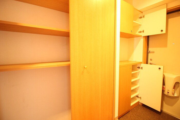 靴箱 バーンフリート総持寺