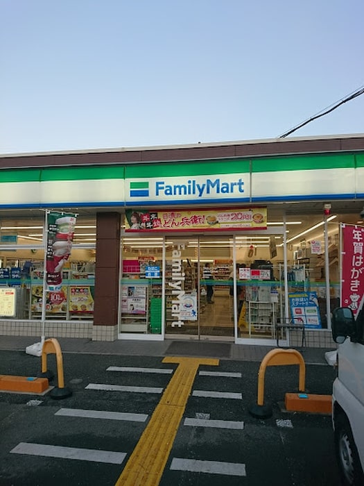 ファミリーマート 高槻天川新町店(コンビニ)まで130m セレノ・カーサ