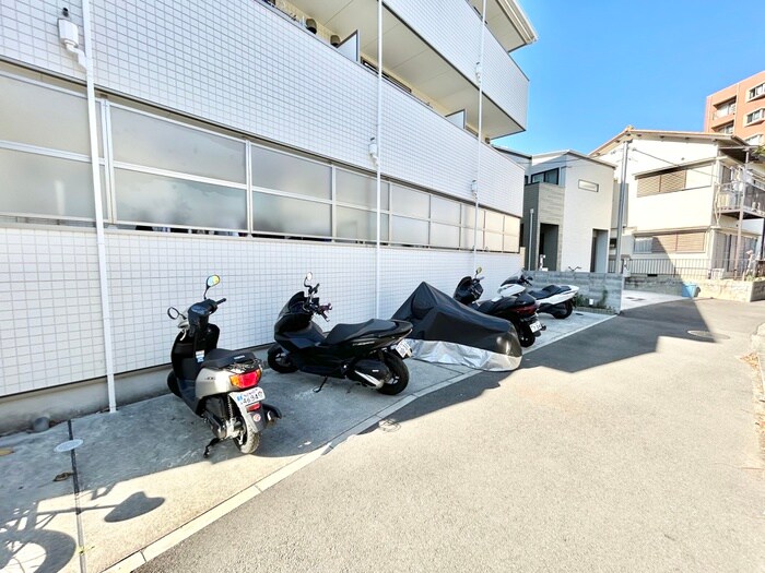 バイク置き場 Ｌハイツ井口堂