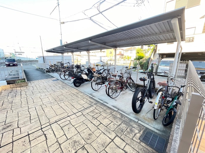 駐輪場 セイバリーブリーズ