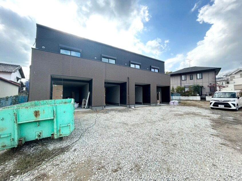 建築中 East Garage Place