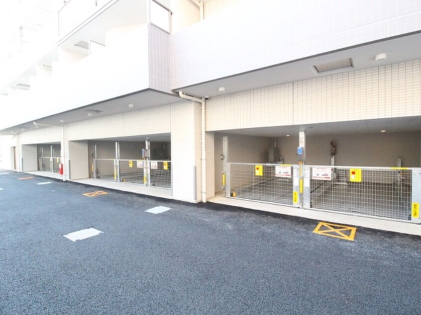 駐車場 ﾌｧｰｽﾄﾌｨｵｰﾚ江坂ｸﾞﾚｲｽ(213)