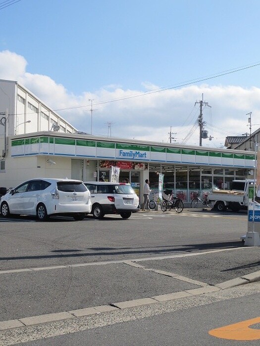 ファミリーマート柳田町店(コンビニ)まで195m ヴィレッヂコ－ト深田