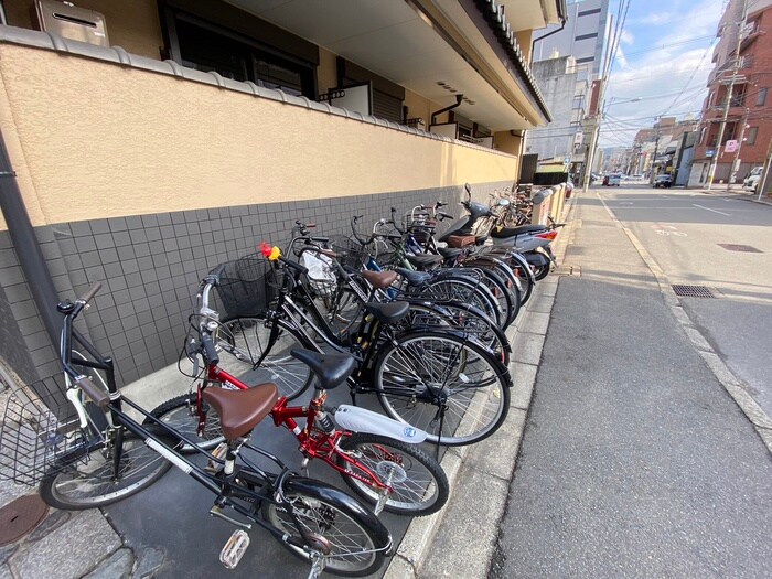 駐輪場 フラッティ堀川高辻